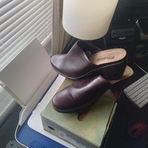 Israeli Naot Dream Clogs